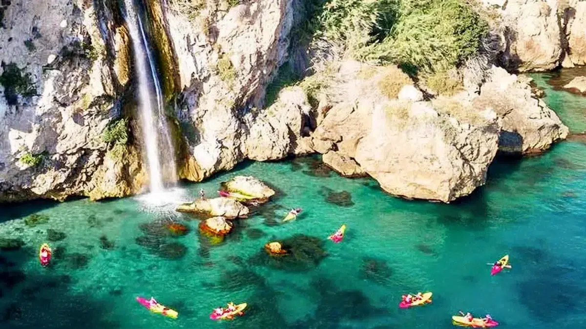 Kayak en Nerja: Los acantilados de Maro-Cerro Gordo