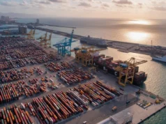 Puerto de Barcelona realizando transportes internacionales.